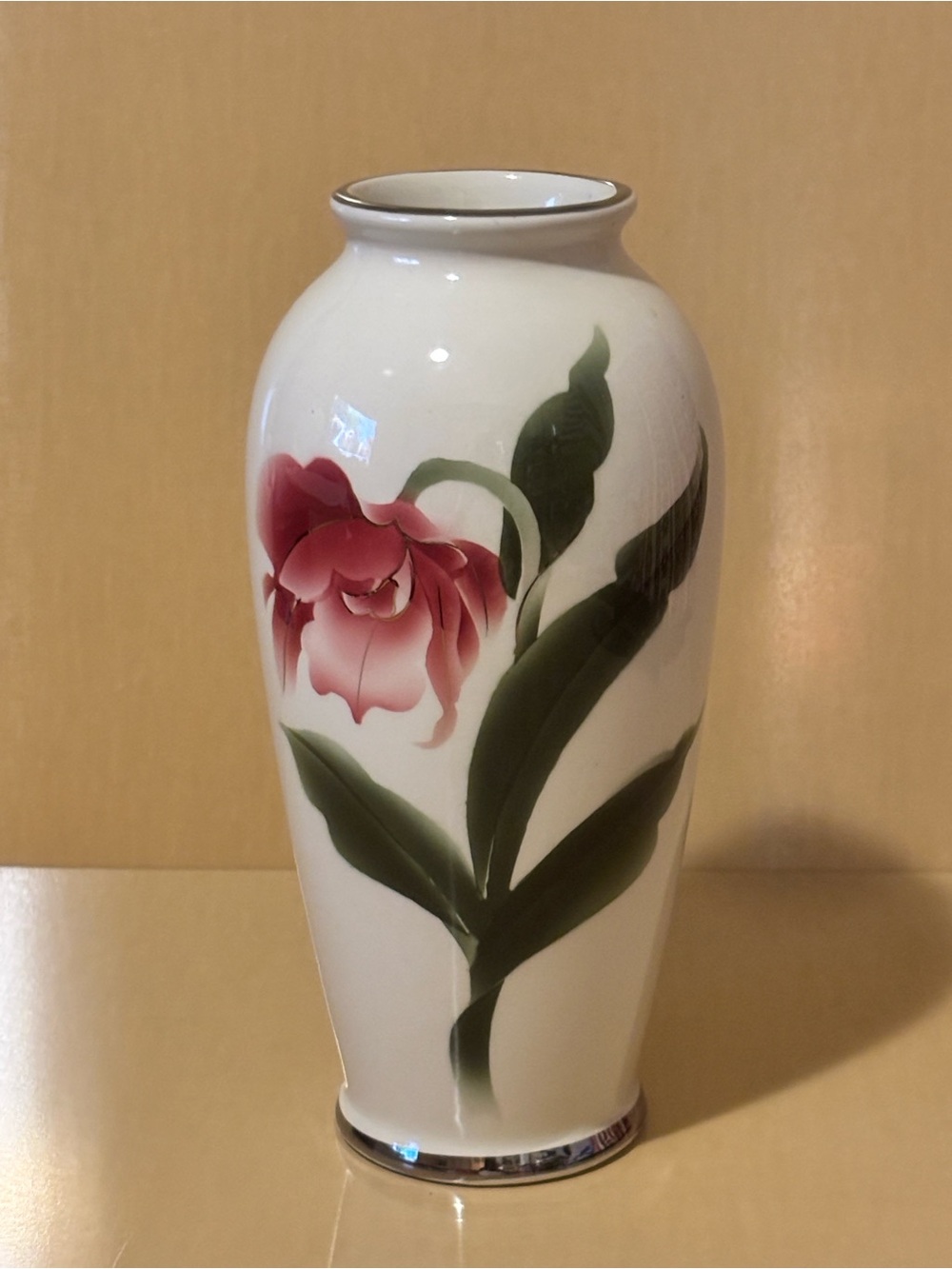 Kokusui Japanese Floral Porcelain Vase